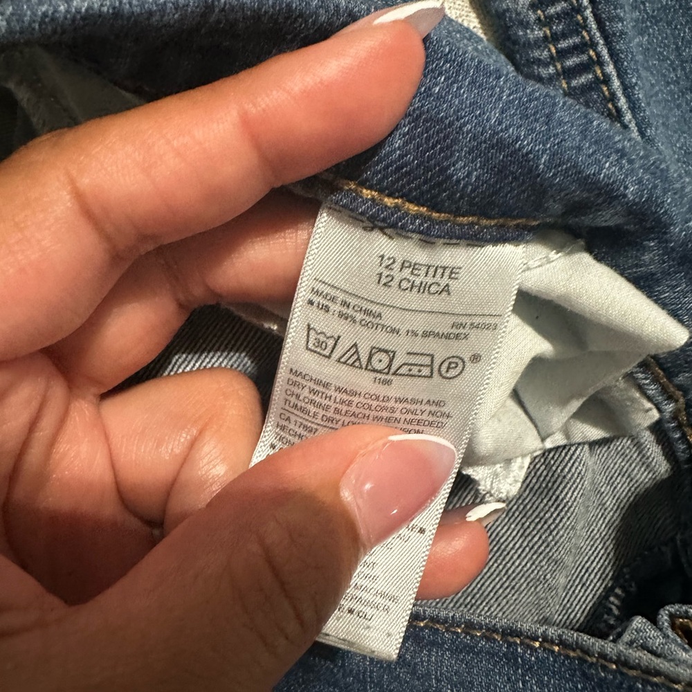 Old Navy Boyfriend jeans - Picture 3 of 4